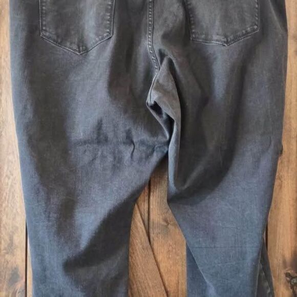 3X Jeans Capri 26W AVA & VIV Black 26” Inseam Elastic Waist Pull On C5256 - Picture 2 of 6